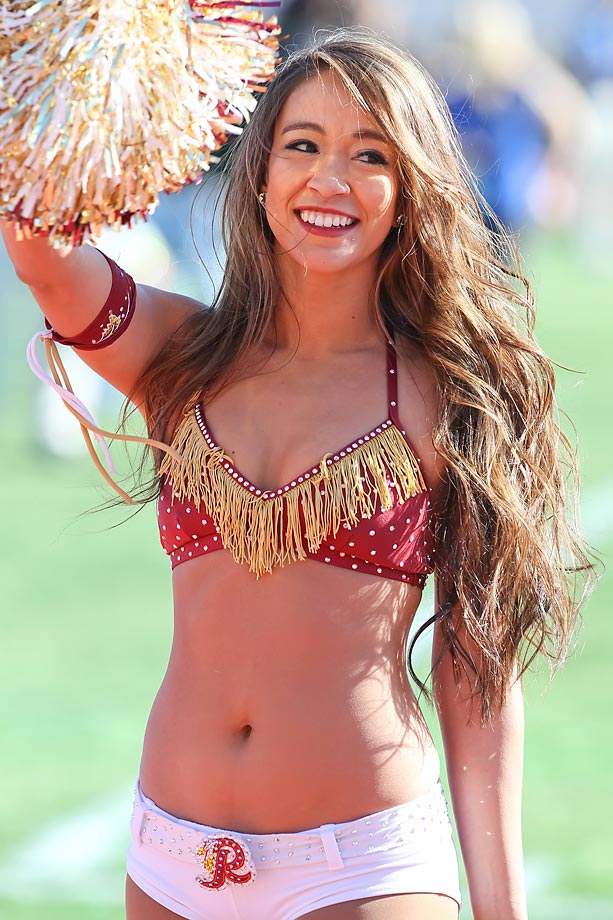 02-Pro_Bowl_Cheer-YP5_0541_0.jpg